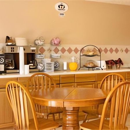 Super 8 By Wyndham Lake Havasu City Restoran foto