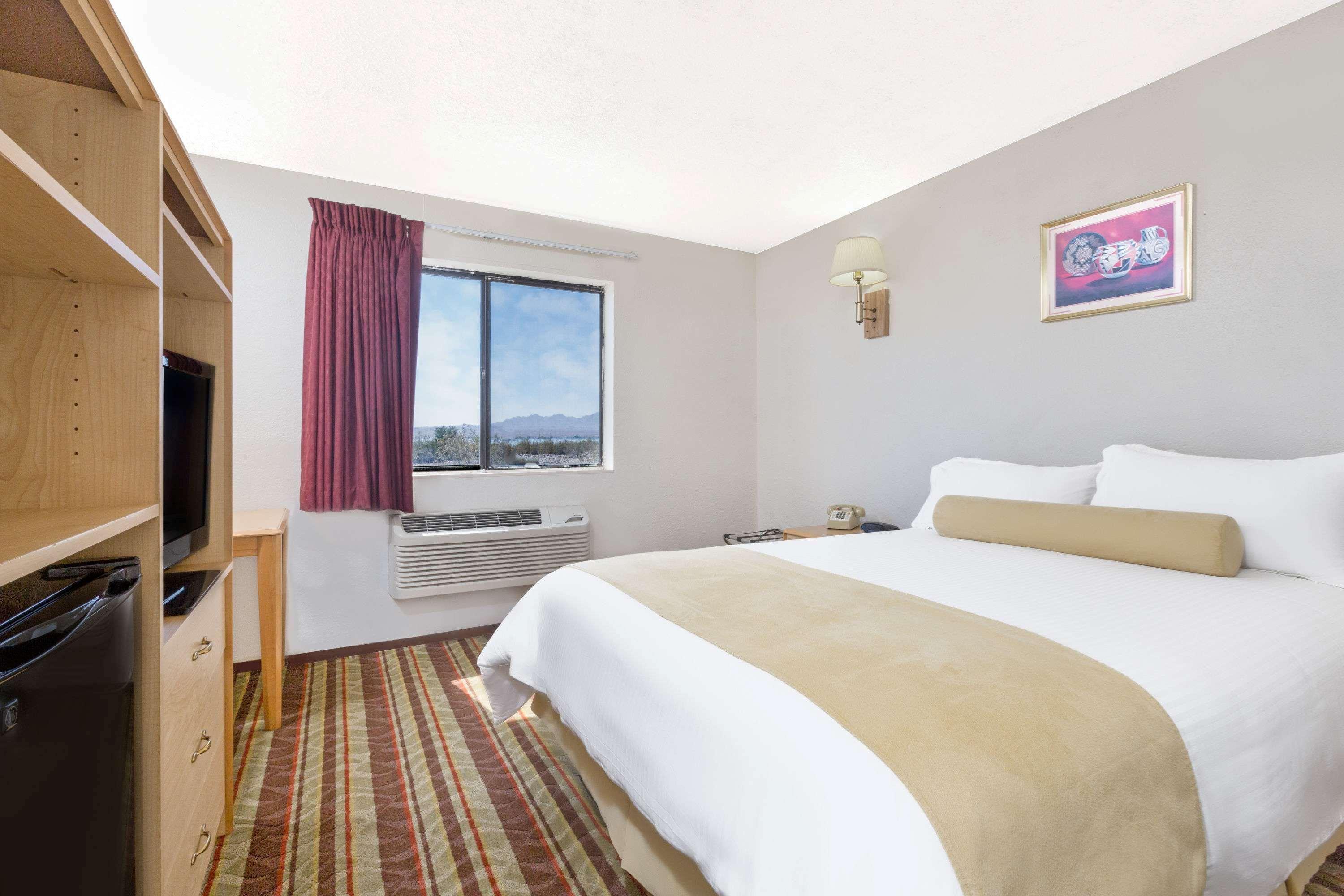 Super 8 By Wyndham Lake Havasu City Bagian luar foto