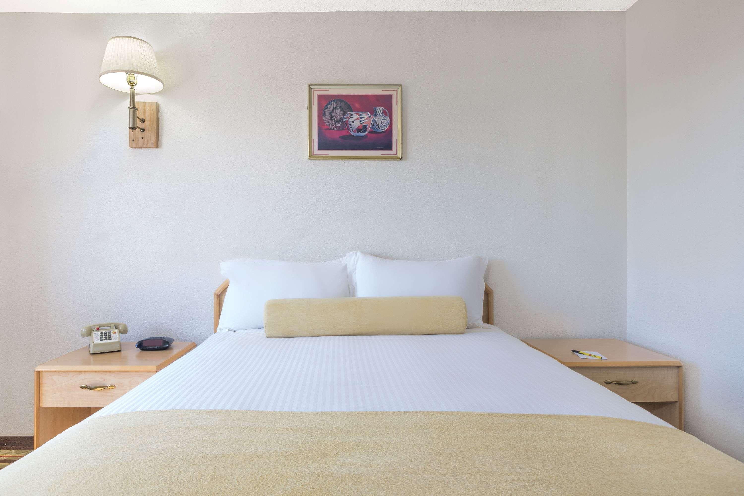 Super 8 By Wyndham Lake Havasu City Bagian luar foto