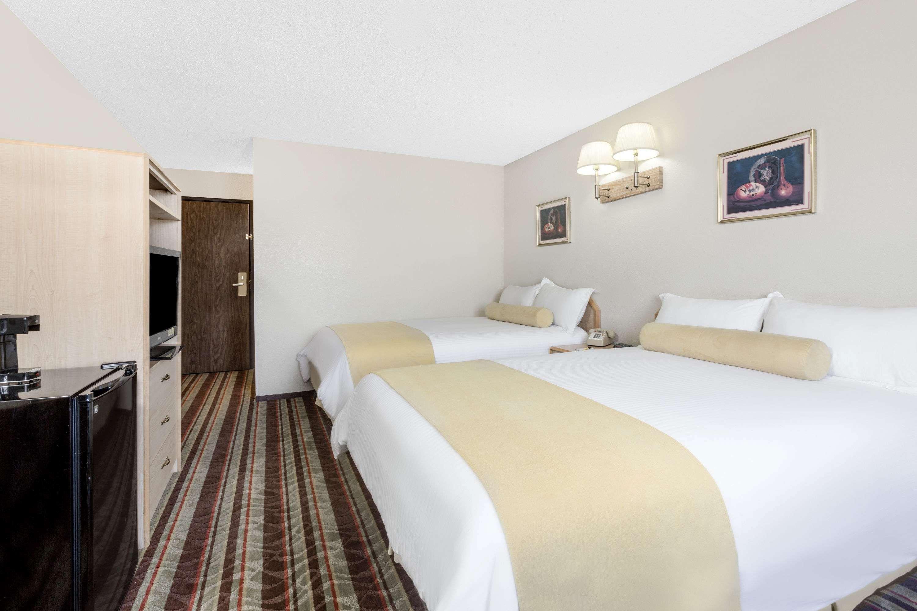 Super 8 By Wyndham Lake Havasu City Bagian luar foto