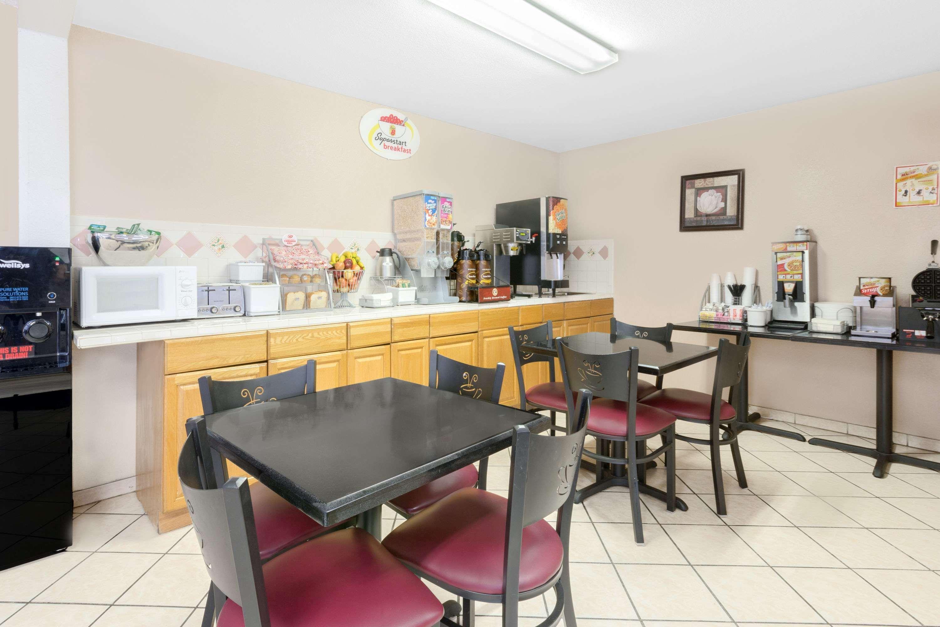 Super 8 By Wyndham Lake Havasu City Bagian luar foto
