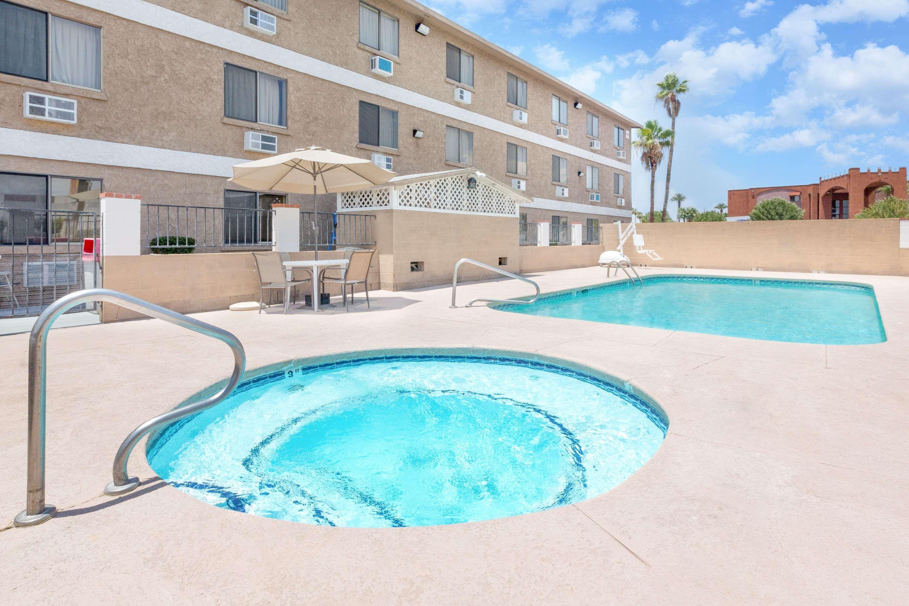 Super 8 By Wyndham Lake Havasu City Bagian luar foto