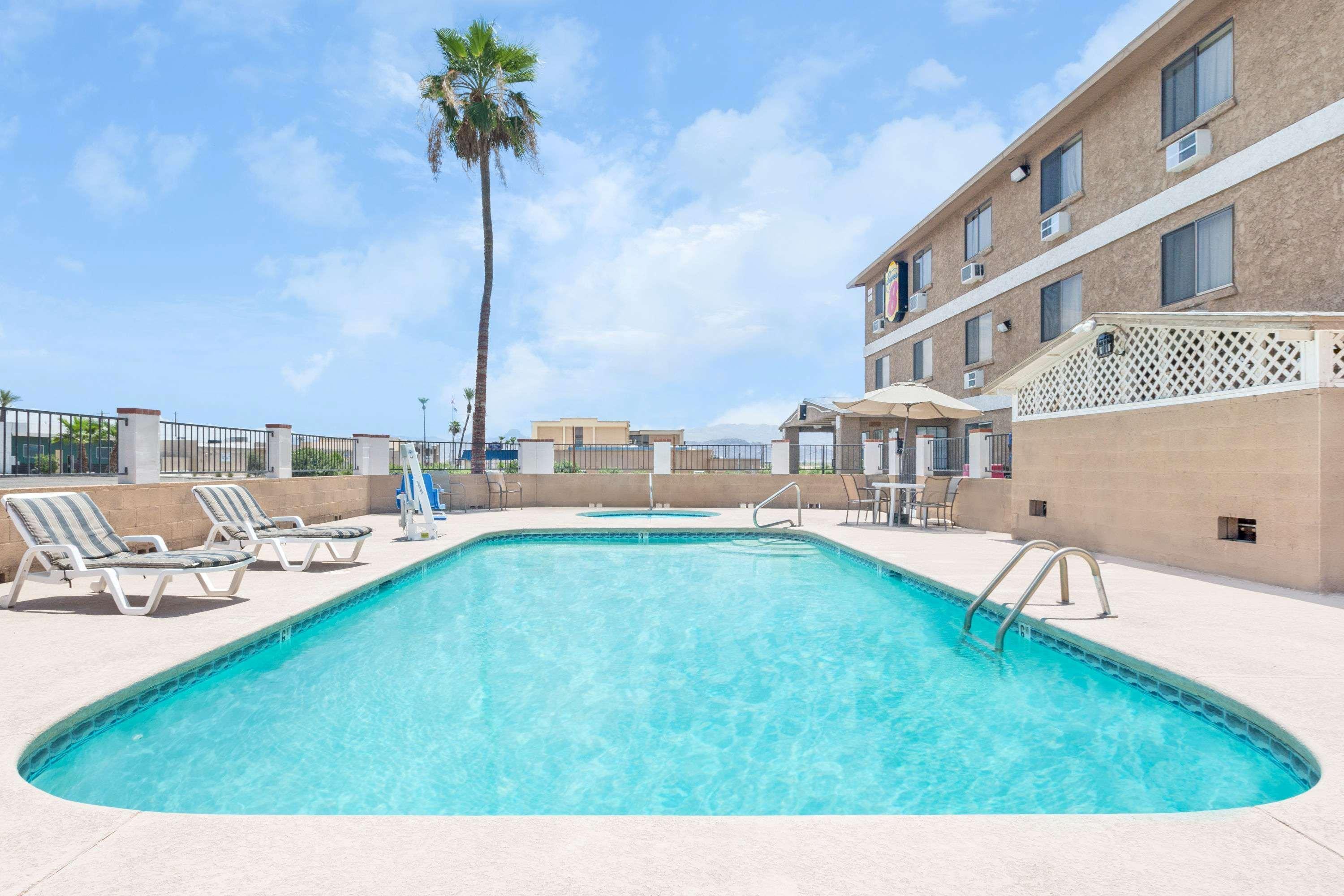 Super 8 By Wyndham Lake Havasu City Bagian luar foto