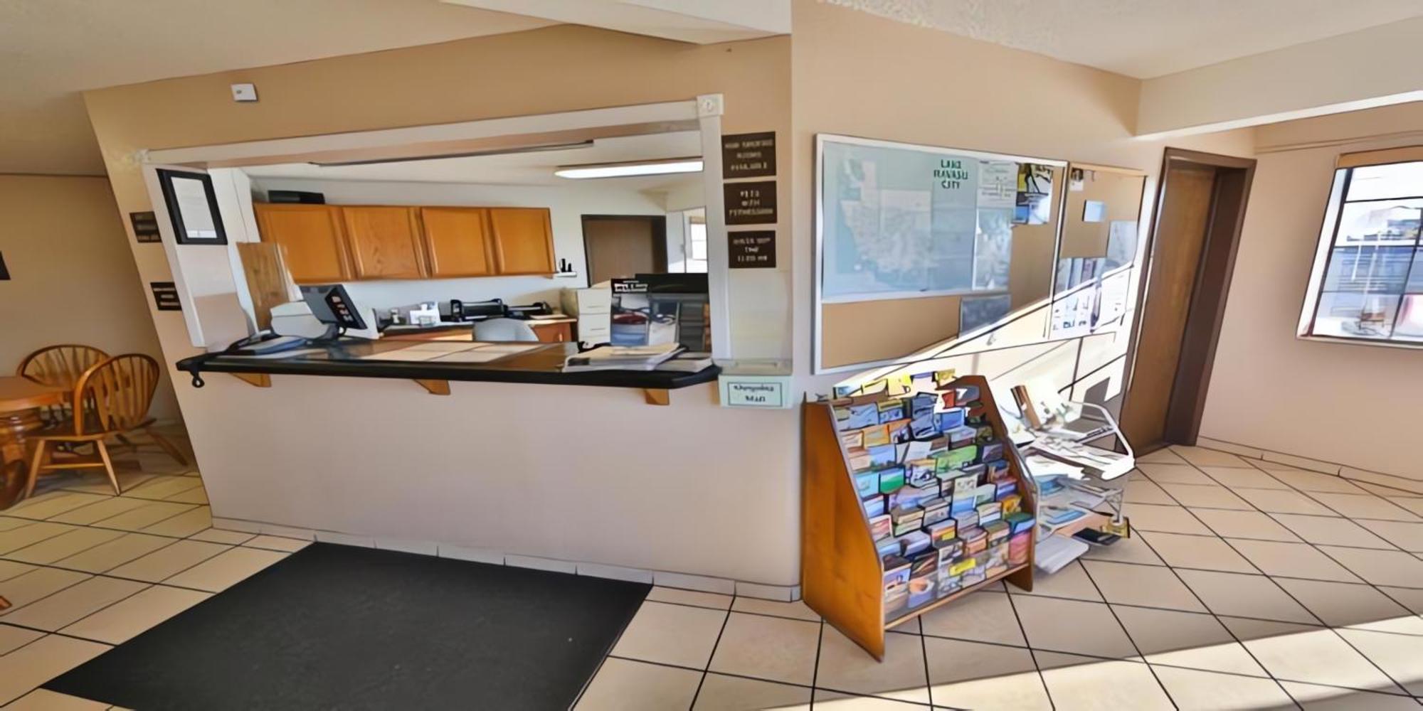Super 8 By Wyndham Lake Havasu City Bagian luar foto