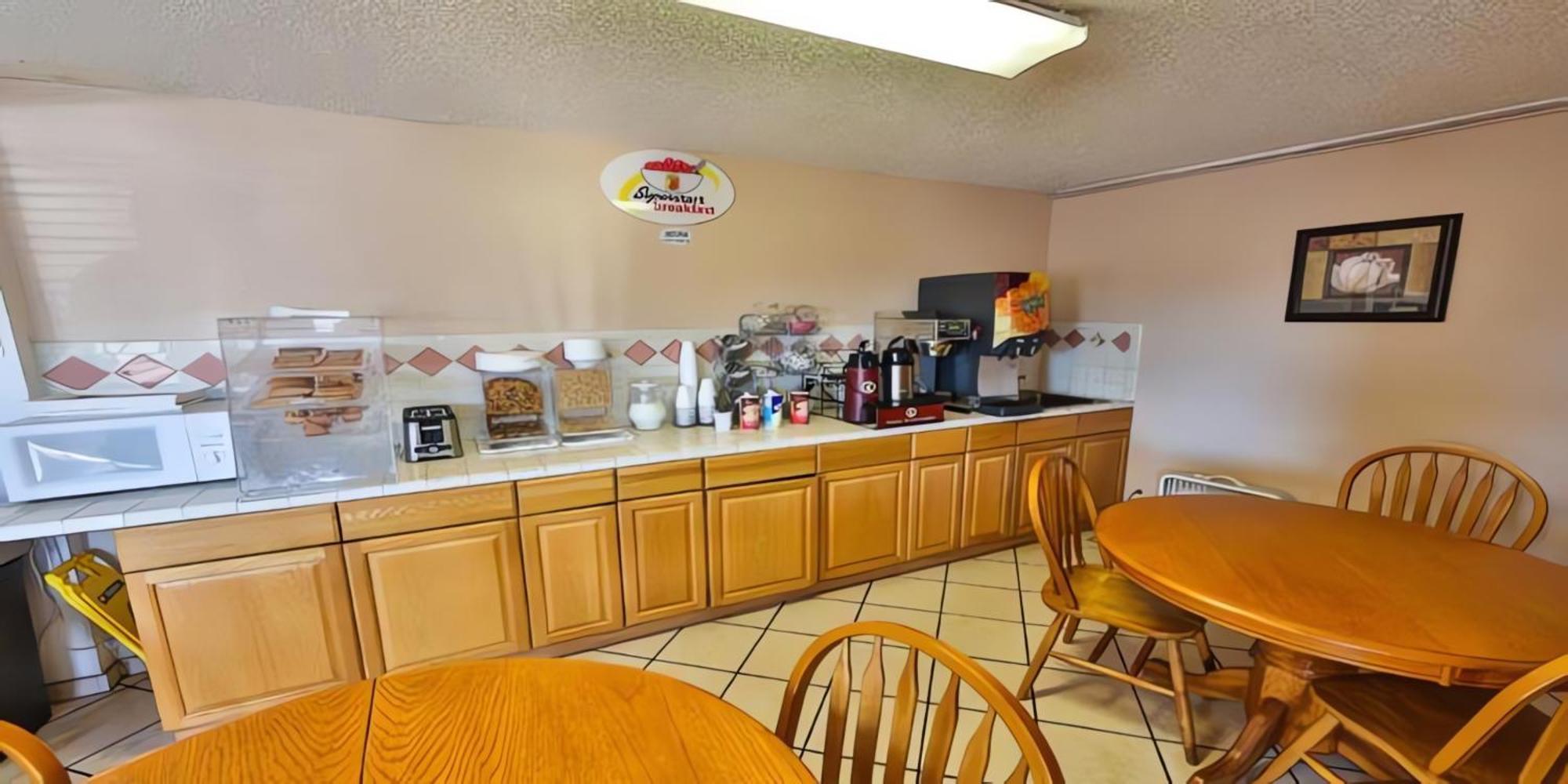 Super 8 By Wyndham Lake Havasu City Bagian luar foto