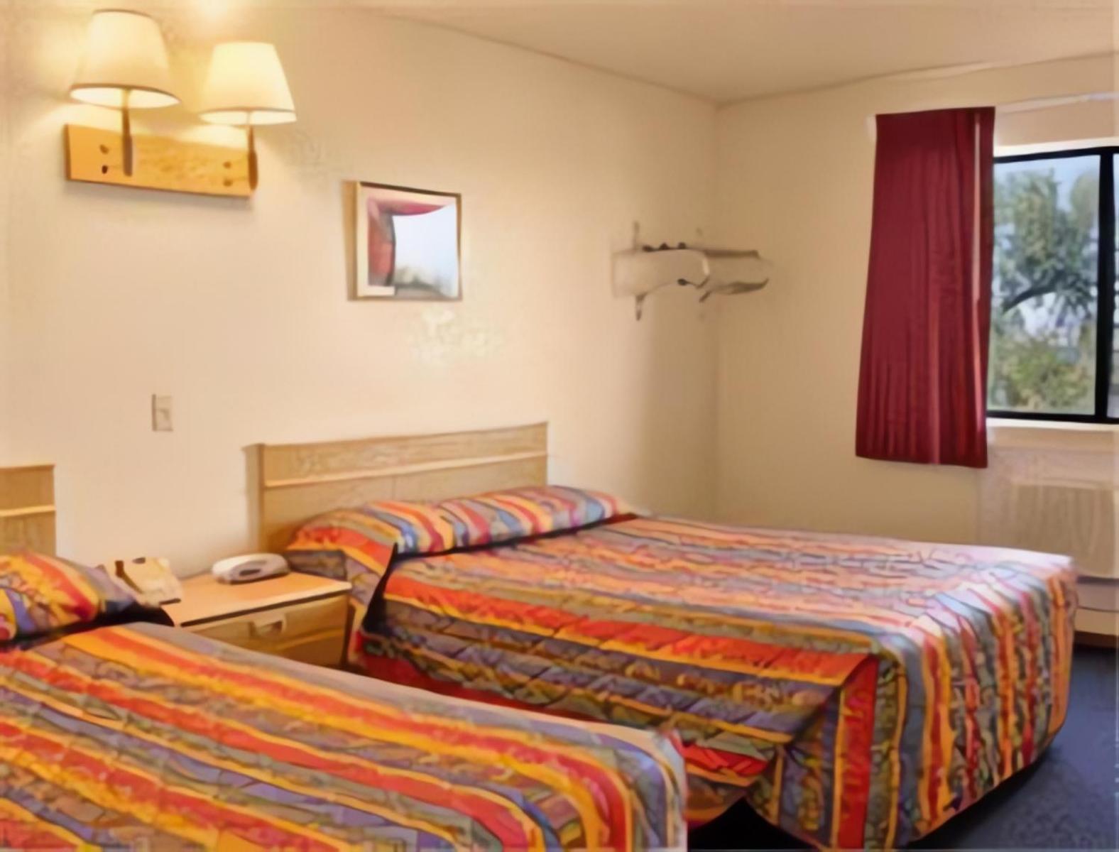 Super 8 By Wyndham Lake Havasu City Bagian luar foto