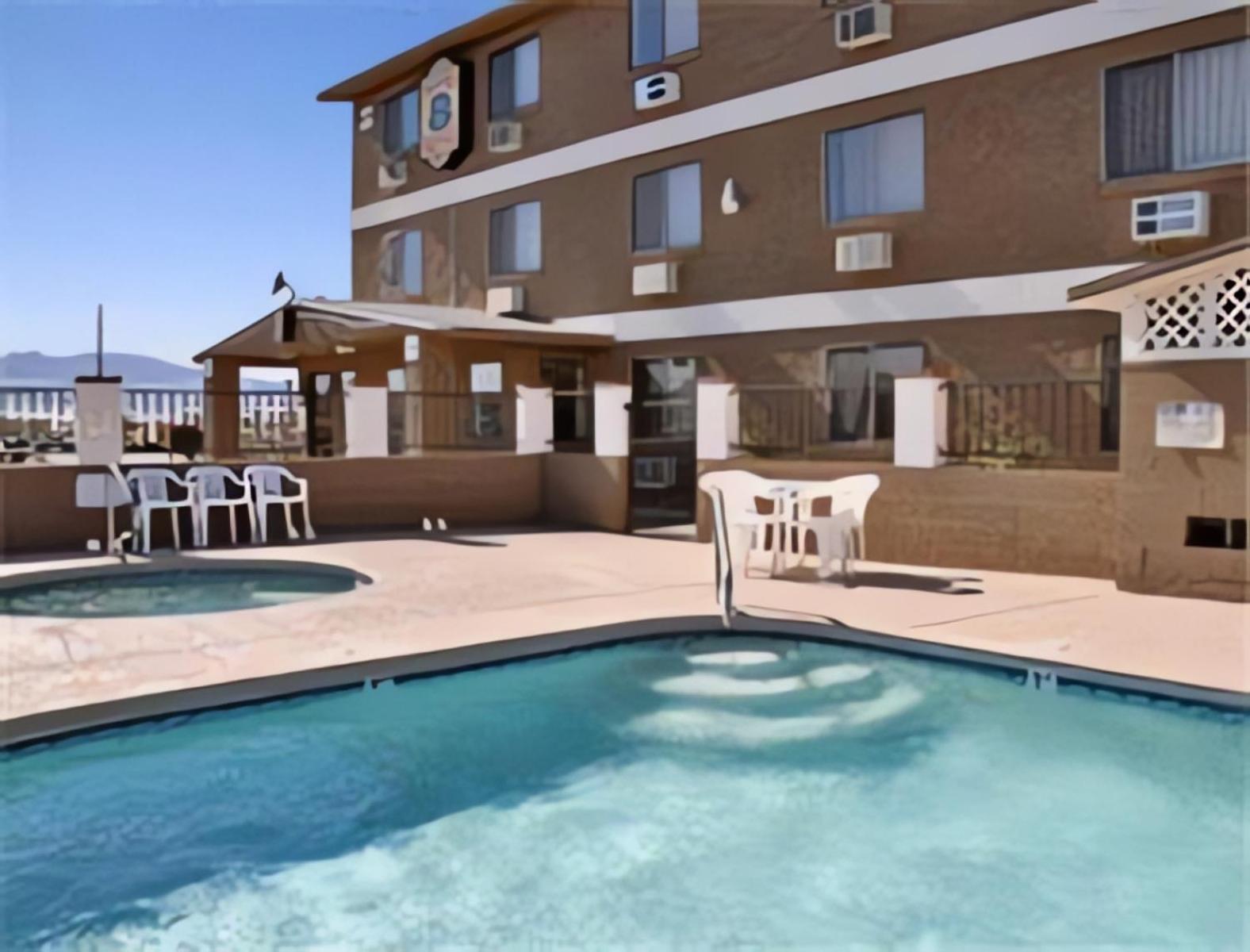 Super 8 By Wyndham Lake Havasu City Bagian luar foto
