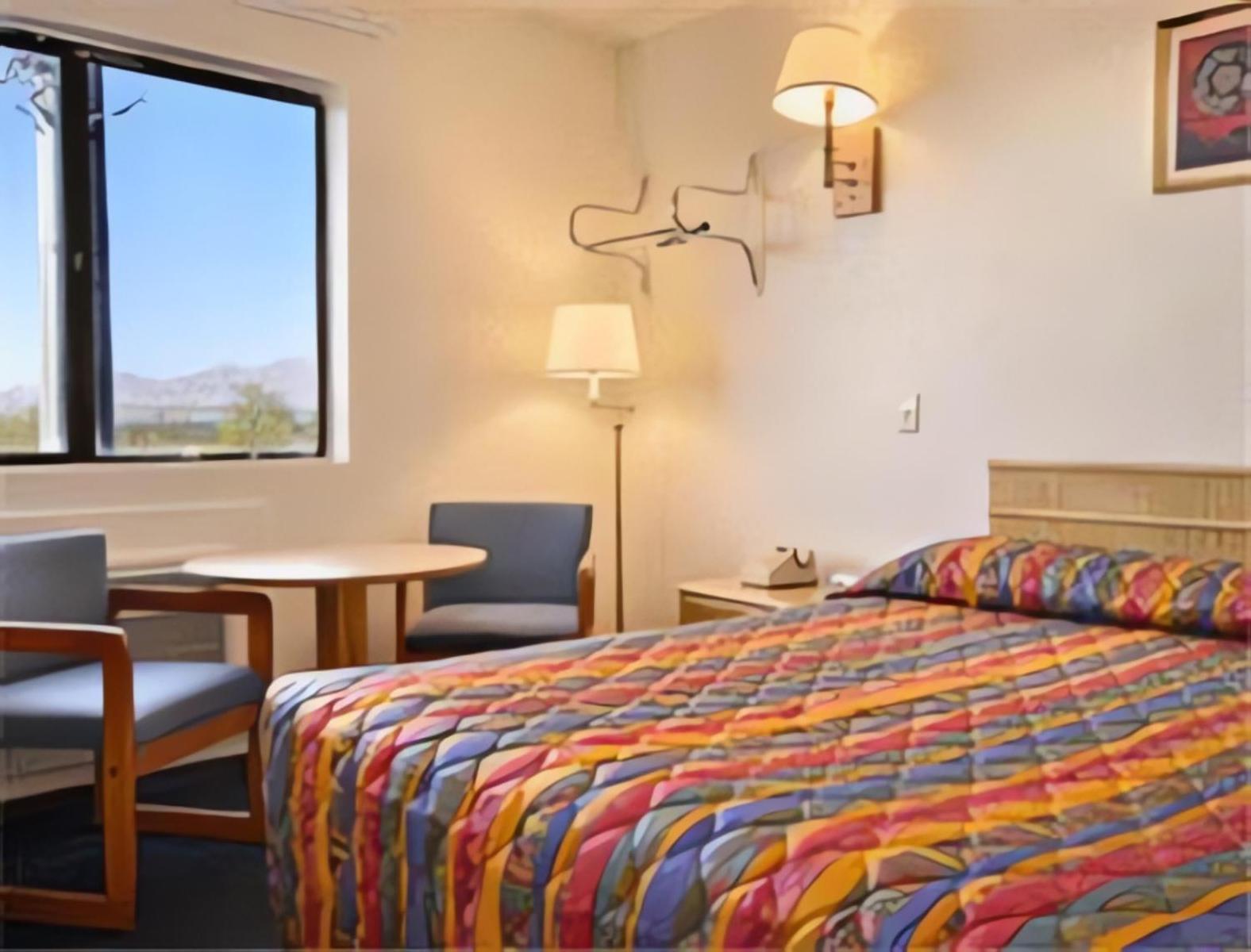 Super 8 By Wyndham Lake Havasu City Bagian luar foto