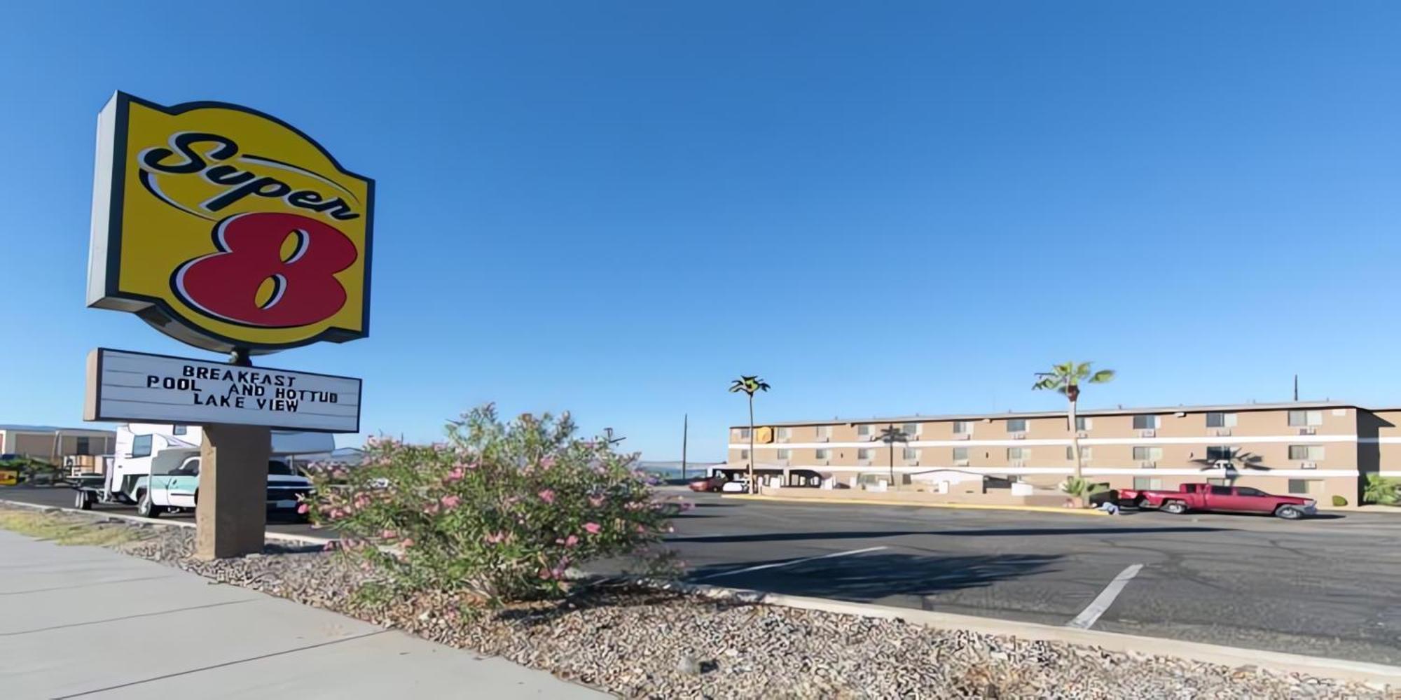 Super 8 By Wyndham Lake Havasu City Bagian luar foto